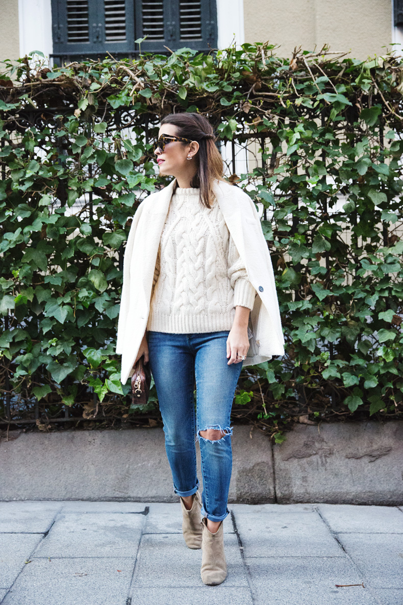 White_Coat-Knitted_Jumper-Maje-Ripped_Jeans-Outfit-Street_Style-50