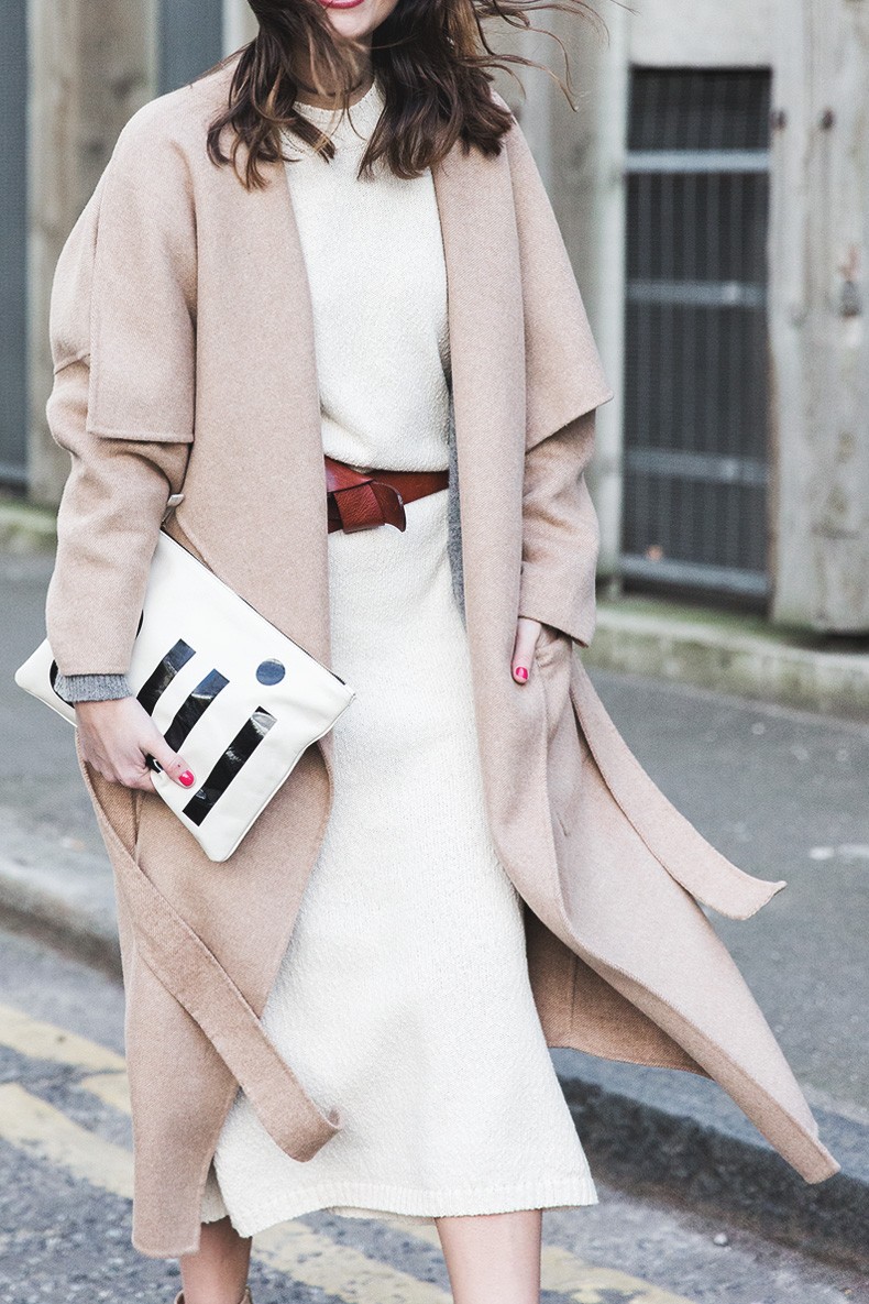Burberry_Fall_Winter_2015-Camel_Coat-White_Dress-Nude_Booties-Clare_VIvier_OUI_Clutch-Outfit-Street_Style-LFW-London_Fashion_Week-2