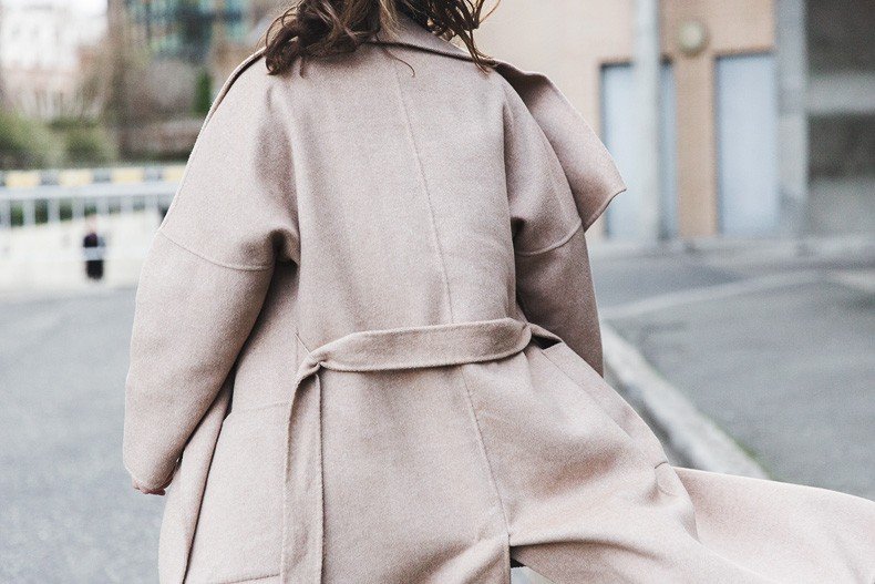 Burberry_Fall_Winter_2015-Camel_Coat-White_Dress-Nude_Booties-Clare_VIvier_OUI_Clutch-Outfit-Street_Style-LFW-London_Fashion_Week-31