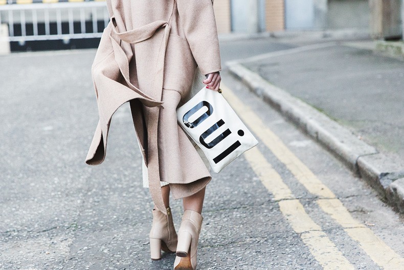 Burberry_Fall_Winter_2015-Camel_Coat-White_Dress-Nude_Booties-Clare_VIvier_OUI_Clutch-Outfit-Street_Style-LFW-London_Fashion_Week-33