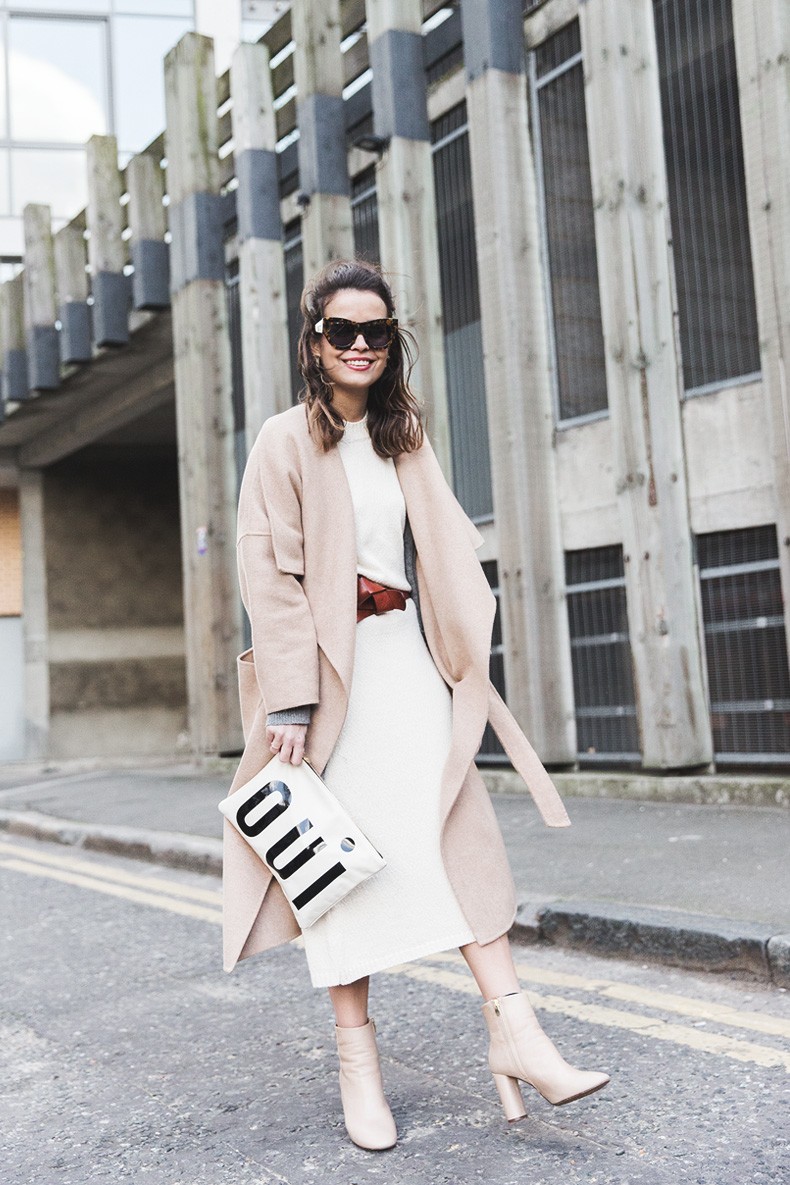 Burberry_Fall_Winter_2015-Camel_Coat-White_Dress-Nude_Booties-Clare_VIvier_OUI_Clutch-Outfit-Street_Style-LFW-London_Fashion_Week-7
