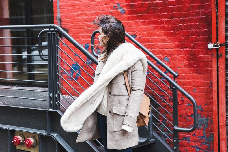 New_York_Fashion_Week-Fall_Winter_2015-Asos_Beige_Coat-Faux_Fur_Scarf-Ikkii_Boots-Winter_Outfit-Street_STyle-NYFW-Collage_Vintage-Maje_Sweater-19
