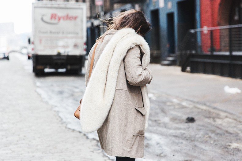 New_York_Fashion_Week-Fall_Winter_2015-Asos_Beige_Coat-Faux_Fur_Scarf-Ikkii_Boots-Winter_Outfit-Street_STyle-NYFW-Collage_Vintage-Maje_Sweater-25