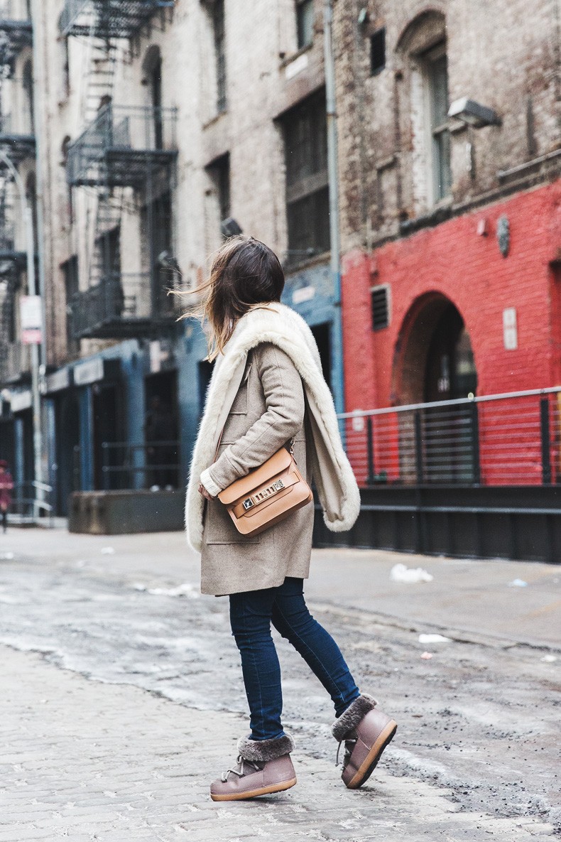 New_York_Fashion_Week-Fall_Winter_2015-Asos_Beige_Coat-Faux_Fur_Scarf-Ikkii_Boots-Winter_Outfit-Street_STyle-NYFW-Collage_Vintage-Maje_Sweater-3
