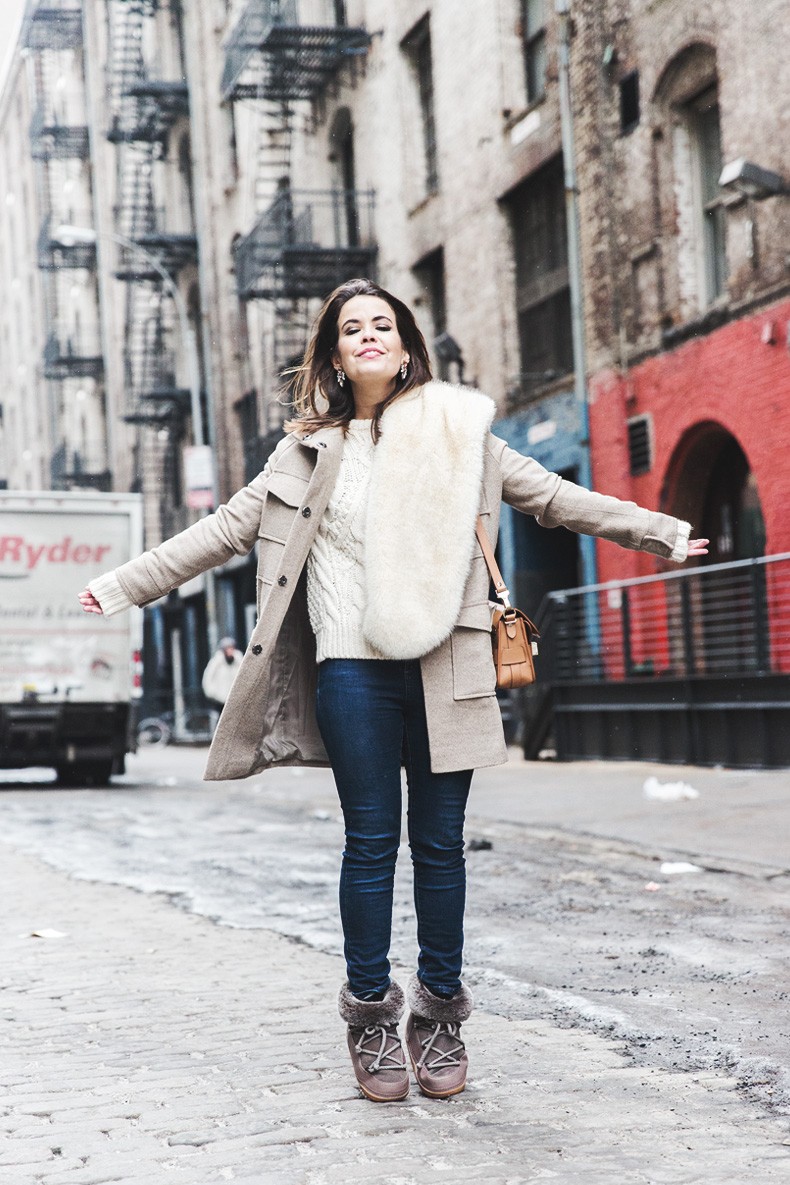 New_York_Fashion_Week-Fall_Winter_2015-Asos_Beige_Coat-Faux_Fur_Scarf-Ikkii_Boots-Winter_Outfit-Street_STyle-NYFW-Collage_Vintage-Maje_Sweater-9