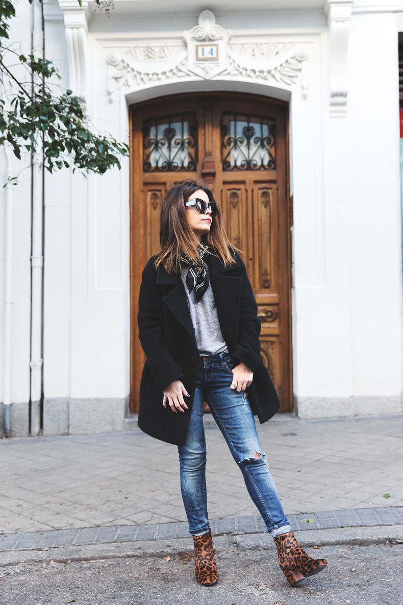 Scarf-Bandana-Ripped_Jeans-Leopard_Boots-Sita_Murt_Coat-Outfit-Street_Style-Collage_Vintage-15