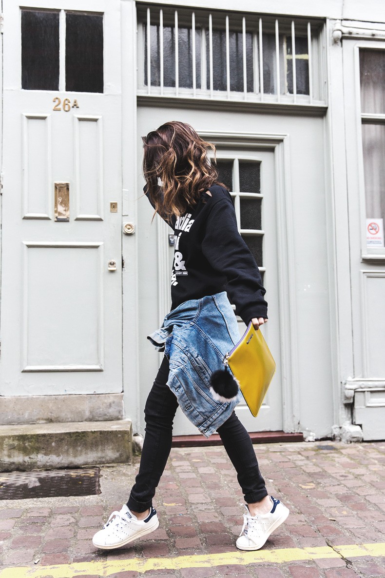Topmodels_Sweatshirt_Revolve_Clothing-The_Laundry_Room-Levis_Vintage_Jacket-Rebecca_Minkoff_Clutch-Outfit-LFW-London_Fashion_Week-Street-Style-7