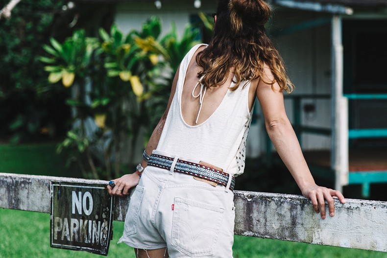 Open_Back_Top-Free_People-Revolve_Clothing-Levis_Vintage-Espadrilles-Dolce_Vitta-Outfit-Beach_Look-Kauai-Hawaii-North_Shore-25