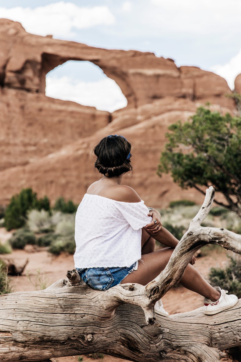 Arches_National_Park-Utah-Dead_Horse_Point-Canyonlands-Off_The_Shoulder_Top-Bandana_Turbant-Converse-Travel_Look-Outfit-Collage_Vintage-29