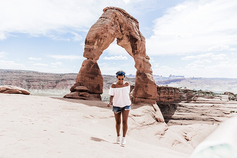 Arches_National_Park-Utah-Dead_Horse_Point-Canyonlands-Off_The_Shoulder_Top-Bandana_Turbant-Converse-Travel_Look-Outfit-Collage_Vintage-34