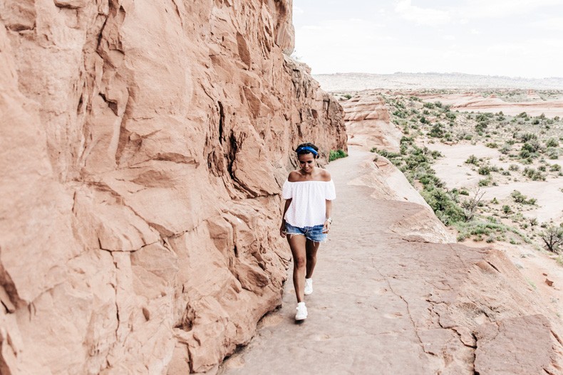 Arches_National_Park-Utah-Dead_Horse_Point-Canyonlands-Off_The_Shoulder_Top-Bandana_Turbant-Converse-Travel_Look-Outfit-Collage_Vintage-59