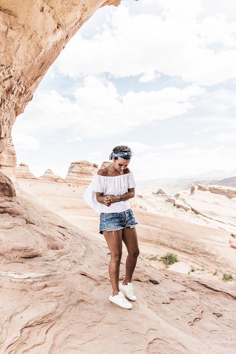 Arches_National_Park-Utah-Dead_Horse_Point-Canyonlands-Off_The_Shoulder_Top-Bandana_Turbant-Converse-Travel_Look-Outfit-Collage_Vintage-61