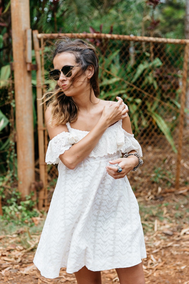 Off_Shoulders_Dress-Zaitegui-Kauai-Espadrilles-Summer_Look-Collage_Vintage-White_Dress-13