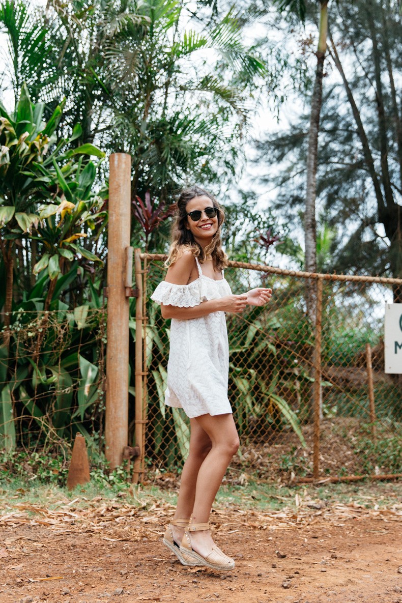 Off_Shoulders_Dress-Zaitegui-Kauai-Espadrilles-Summer_Look-Collage_Vintage-White_Dress-34