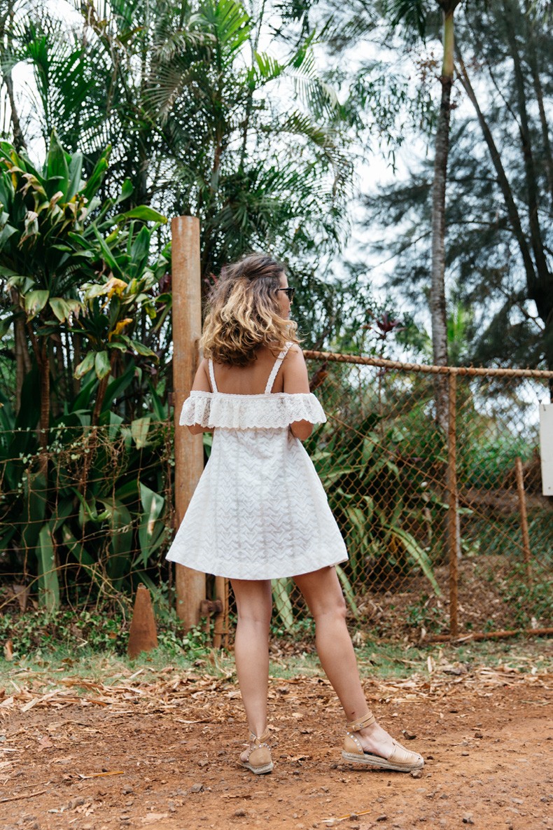 Off_Shoulders_Dress-Zaitegui-Kauai-Espadrilles-Summer_Look-Collage_Vintage-White_Dress-35
