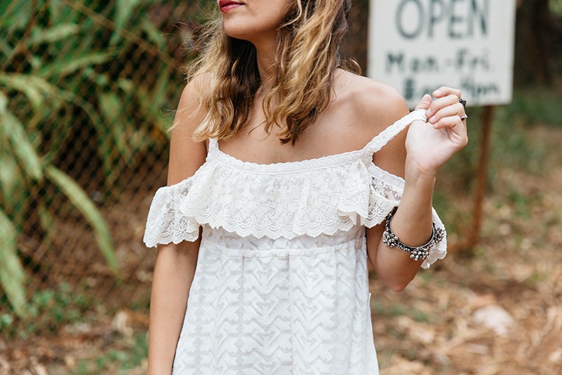 Off_Shoulders_Dress-Zaitegui-Kauai-Espadrilles-Summer_Look-Collage_Vintage-White_Dress-9