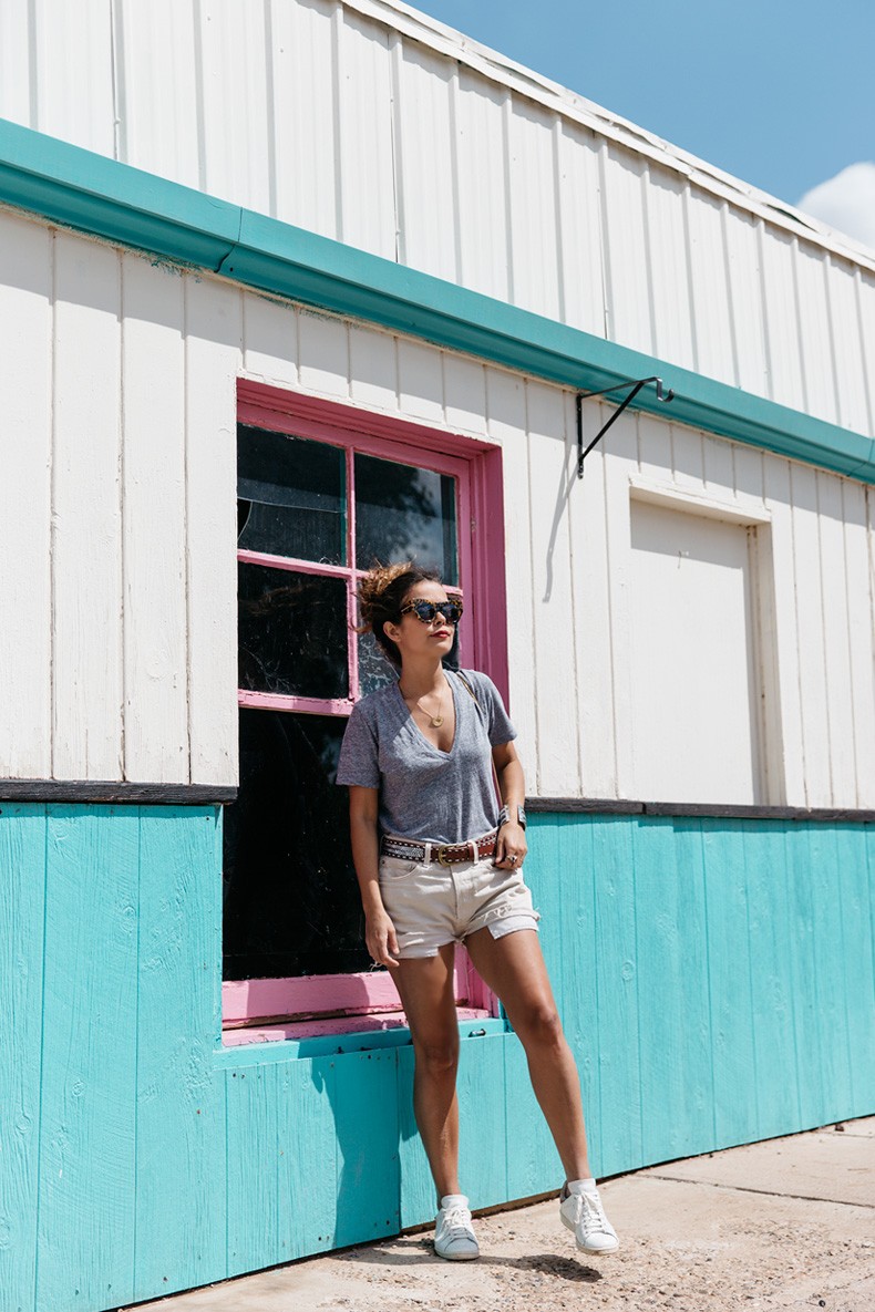 Vintage_Levis-Maje_Belt-New_Mexico-Route_66-Outfit-Street_Style-Sneakers-Travel_Look-11