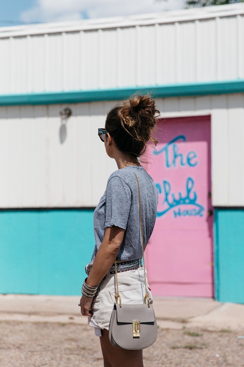 Vintage_Levis-Maje_Belt-New_Mexico-Route_66-Outfit-Street_Style-Sneakers-Travel_Look-19