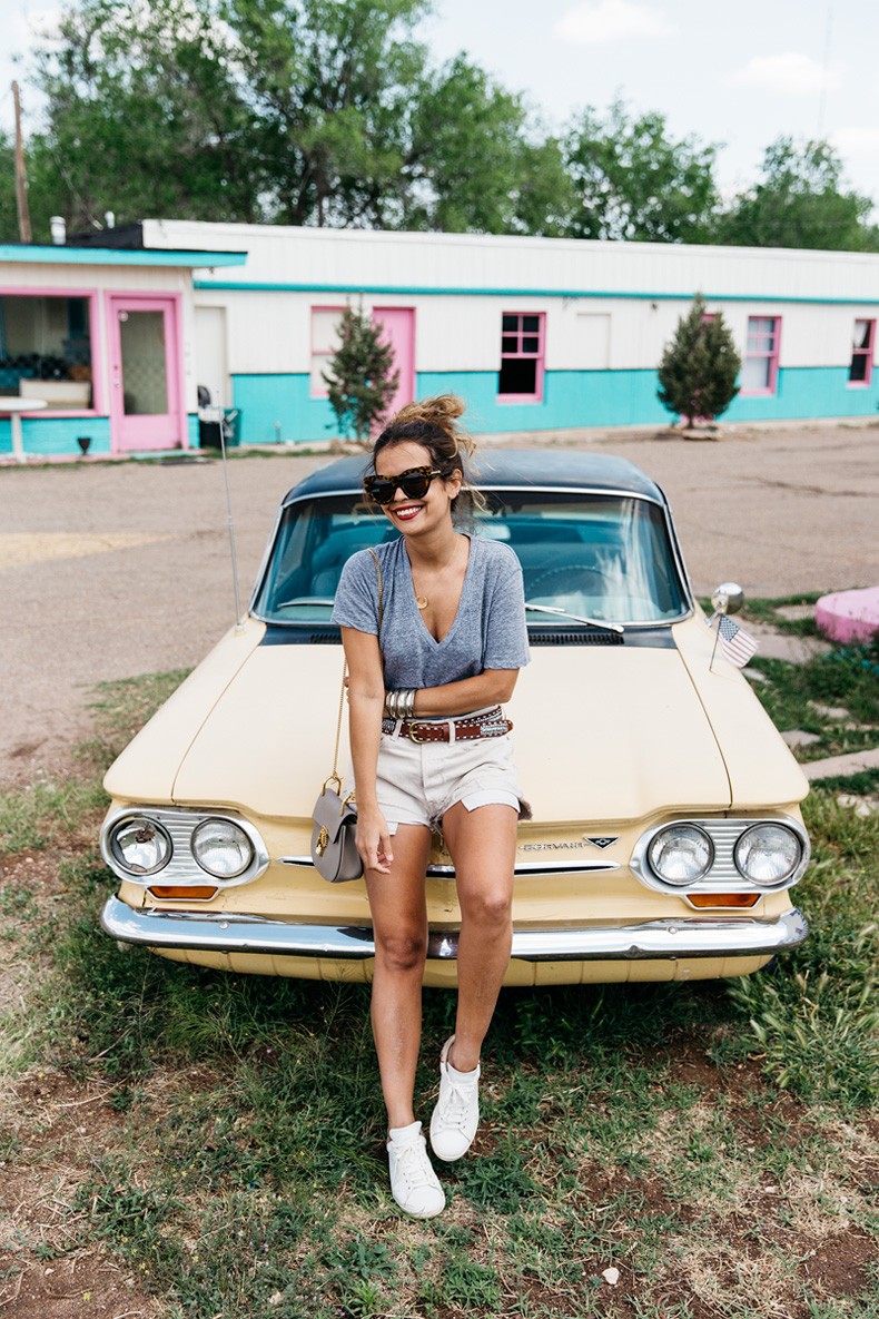 Vintage_Levis-Maje_Belt-New_Mexico-Route_66-Outfit-Street_Style-Sneakers-Travel_Look-25