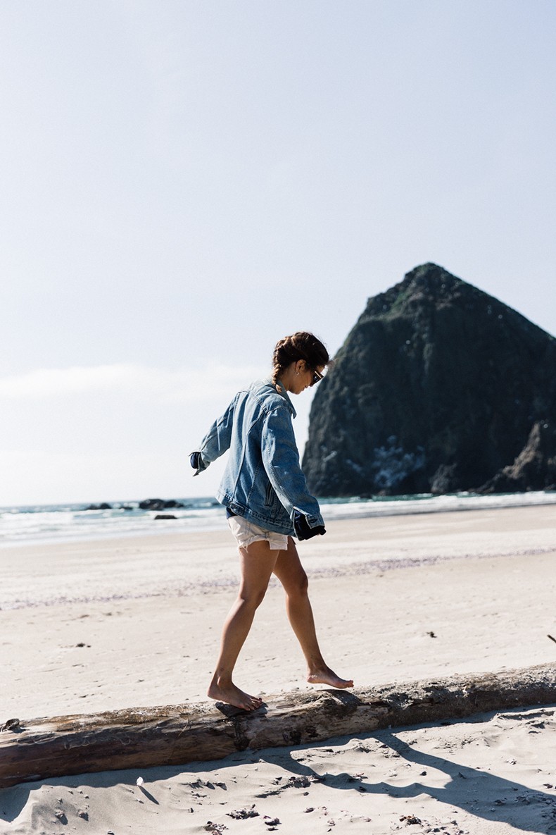Canon_beach-Off_The_Shoulders_Top-Levis_Vintage-Beach-Oregon-Usa_Road_Trip-Collage_On_The_Road-1