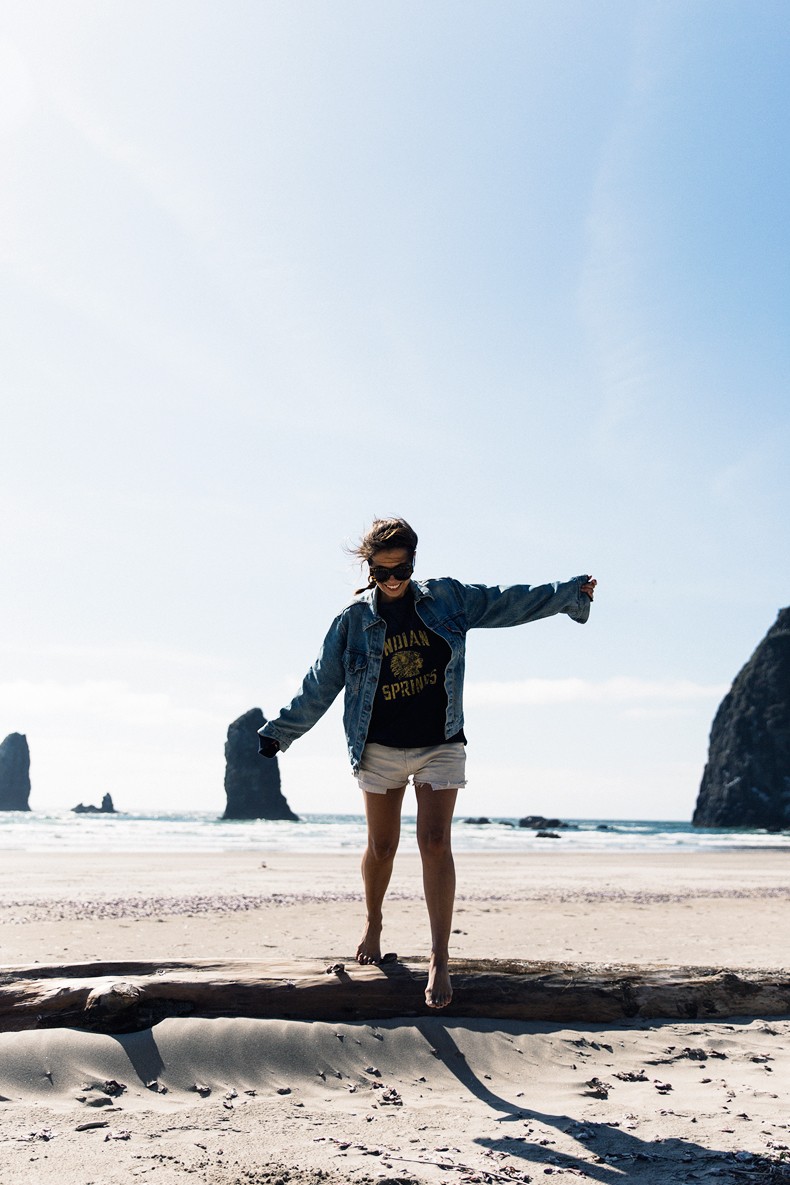 Canon_beach-Off_The_Shoulders_Top-Levis_Vintage-Beach-Oregon-Usa_Road_Trip-Collage_On_The_Road-21