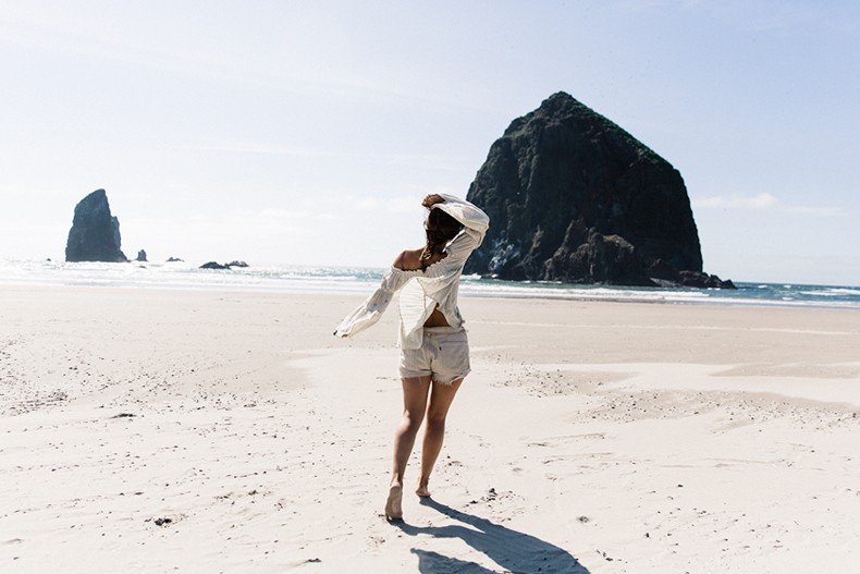 Canon_beach-Off_The_Shoulders_Top-Levis_Vintage-Beach-Oregon-Usa_Road_Trip-Collage_On_The_Road-63