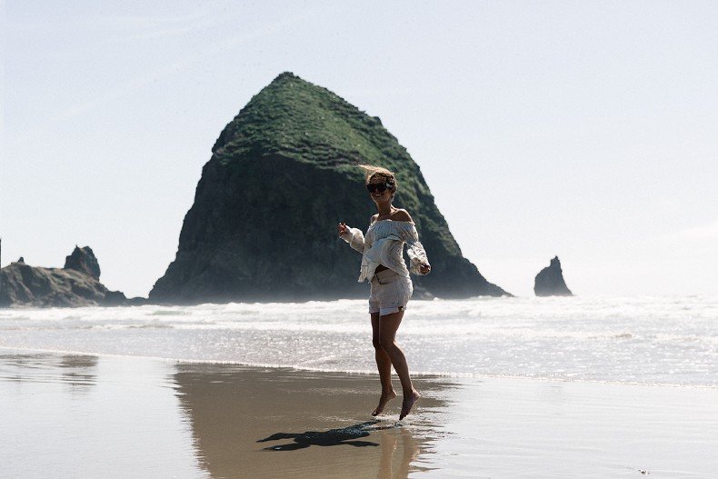 Canon_beach-Off_The_Shoulders_Top-Levis_Vintage-Beach-Oregon-Usa_Road_Trip-Collage_On_The_Road-88