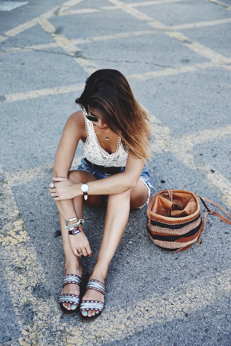 Mulafest-Lace_Top-Levis_Vintage-Maje_Sandals-Urban_Outfitters_Bag-Outfiit-Summer-6