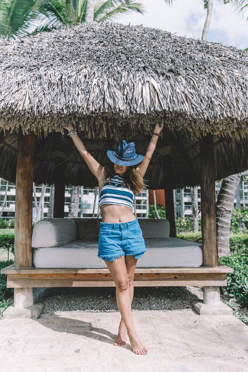 Crochet_Top-Levis_Shorts-Blue_Outfit-Punta_Cana-Summer-72