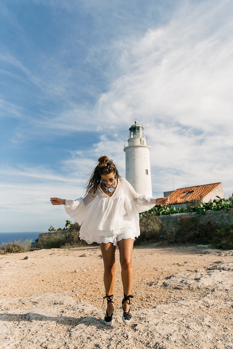 Faro_De_La_Mola-Formentera-Total_White_Outfit-Castaner_Espadrilles-Topknot-Outfit-Collage_On_THe_Road-Sumemr_LOOK-7