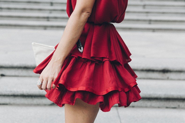 Red_outfit-Ruffle_Skirt-Chicwish-Lace_Up_Sandals-Etnia_Barcelona-Street_Style-Oui_Clare_Vivier-29