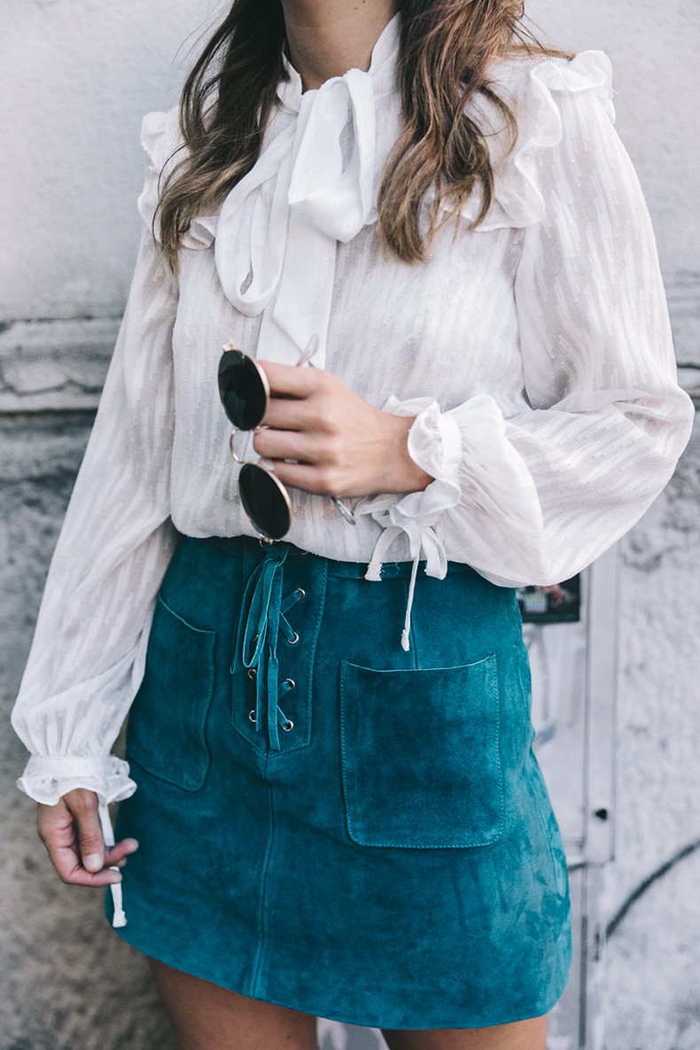 Mini_Suede_Skirt-Lace_Up_Skirt-Turquoise-Bow_Blouse-Mary_Jane_Shoes-Topshop-Outfit-Street_Style-13
