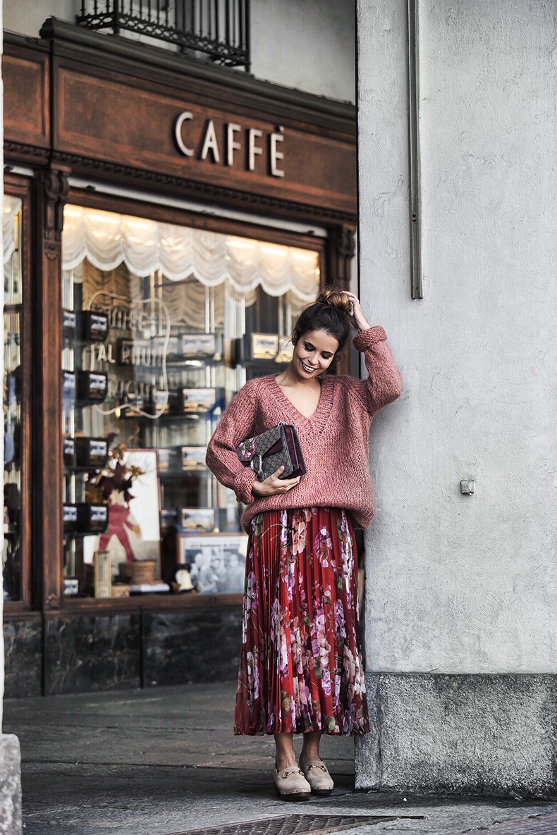 Gucci_Skirt-Clogs-Pink_Sweater-Cuneo-Street_Style-Collage_Vintage-Outfit-Bruna_Rosso-