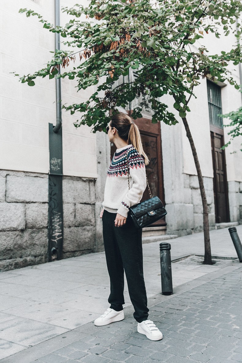 Primark_Gran_Via_Madrid-Fall_Knit_Comfy_Trousers-Sneakers-Chanel_Bag-Outfit-13