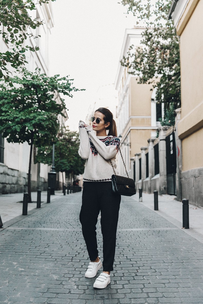 Primark_Gran_Via_Madrid-Fall_Knit_Comfy_Trousers-Sneakers-Chanel_Bag-Outfit-19