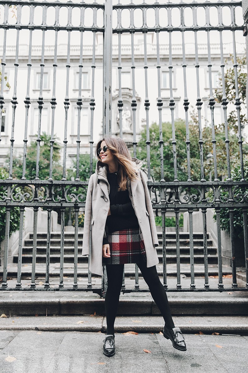 Fay_Coat-Beige_Coat-Checked_Skirt-Blue_Sweater-College_Look-Loafers-Outfit-Street_Style-Collage_Vintage-