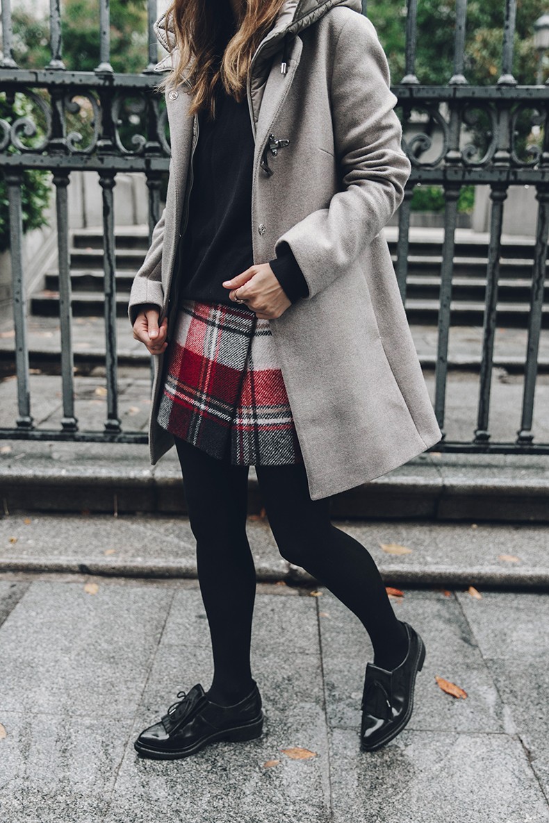 Fay_Coat-Beige_Coat-Checked_Skirt-Blue_Sweater-College_Look-Loafers-Outfit-Street_Style-Collage_Vintage-36