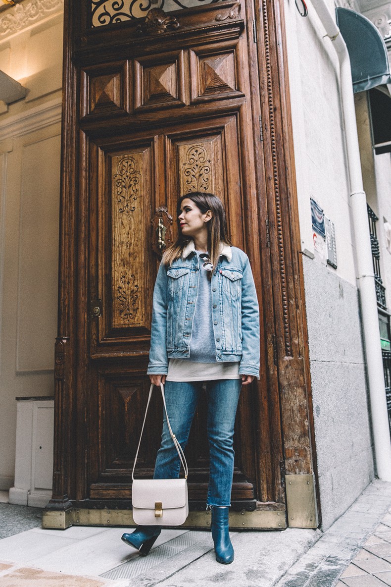 Mother_Jeans-Ripped_Jeans-Light_Blue_Sweater-Denim_Jacket-Levis-Outfit-Blue_Boots-Street_Style-8