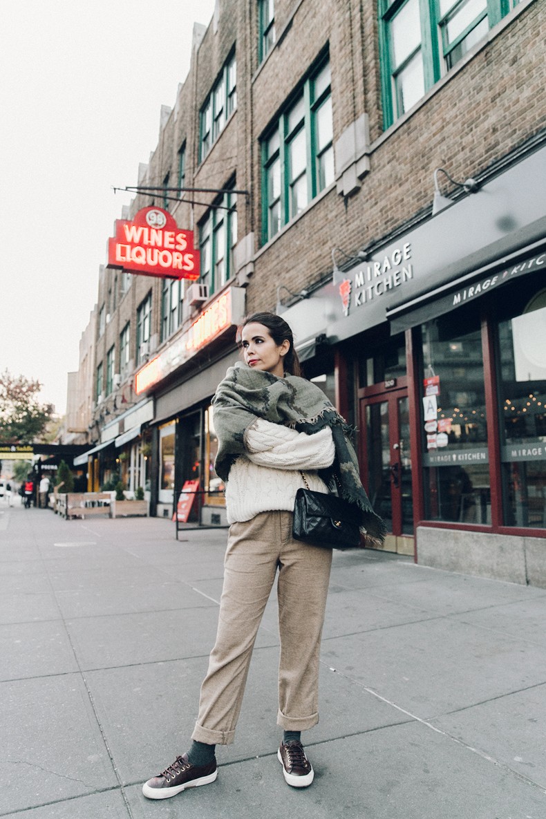 New_York-NYC-Collage_Vintage-Aritzia-Scarf-Masculine_Trousers-Superga_Sneakers-Outfit-Look_of_the_Day-Street_Style-17
