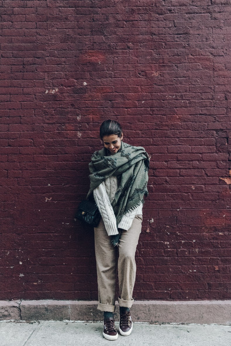 New_York-NYC-Collage_Vintage-Aritzia-Scarf-Masculine_Trousers-Superga_Sneakers-Outfit-Look_of_the_Day-Street_Style-24