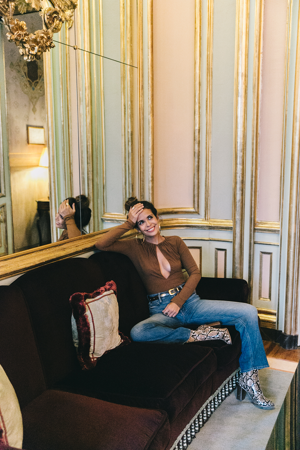 Luisa_Via_Roma-Firenze_For_Ever-Camel_Body-Reformation-Mother_Jeans-Snake_Boots-Hoop_Earrings-Outfit-Collage_Vintage-Florence-Villa_Cora_Hotel-71
