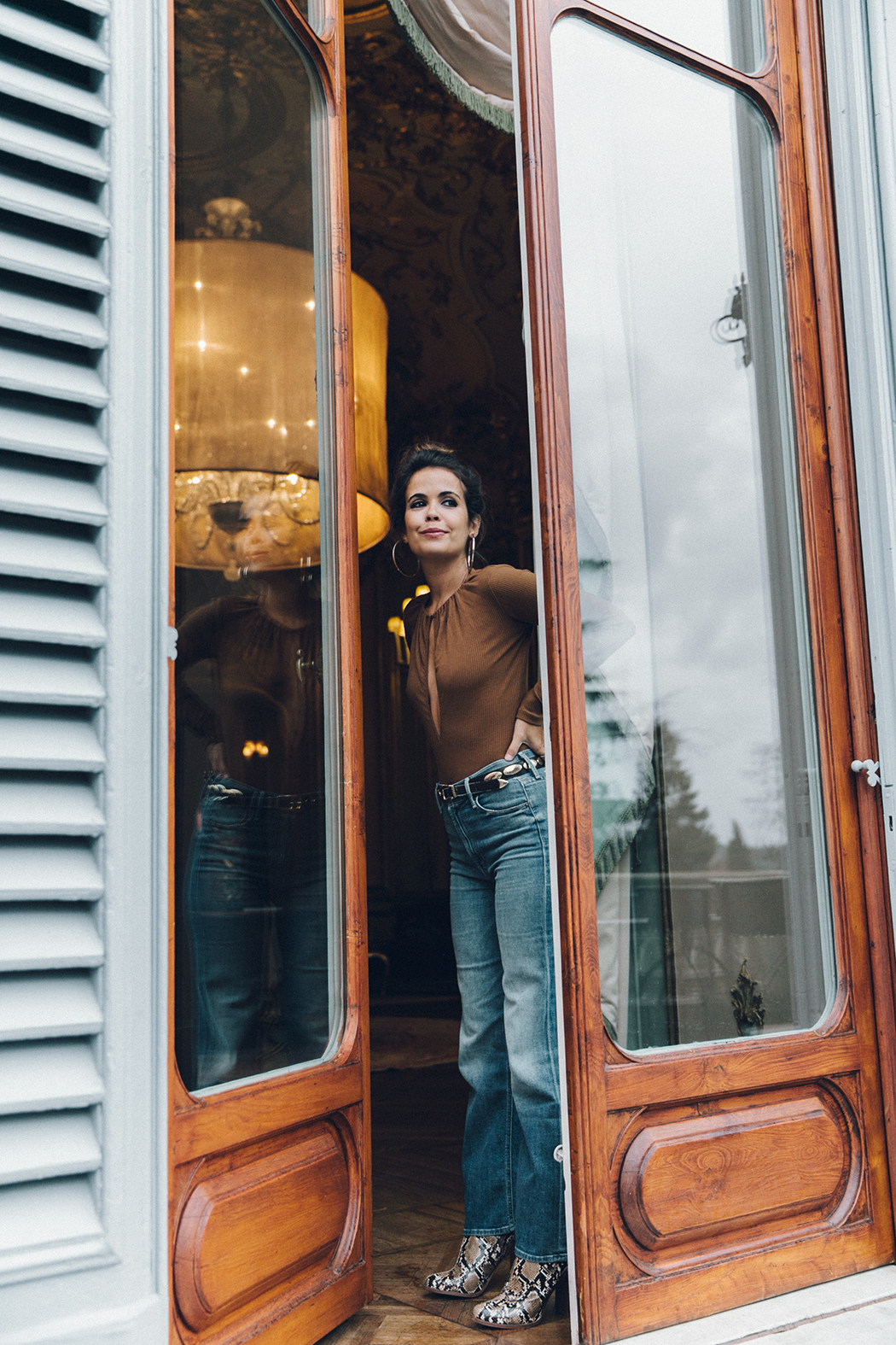Luisa_Via_Roma-Firenze_For_Ever-Camel_Body-Reformation-Mother_Jeans-Snake_Boots-Hoop_Earrings-Outfit-Collage_Vintage-Florence-Villa_Cora_Hotel-86