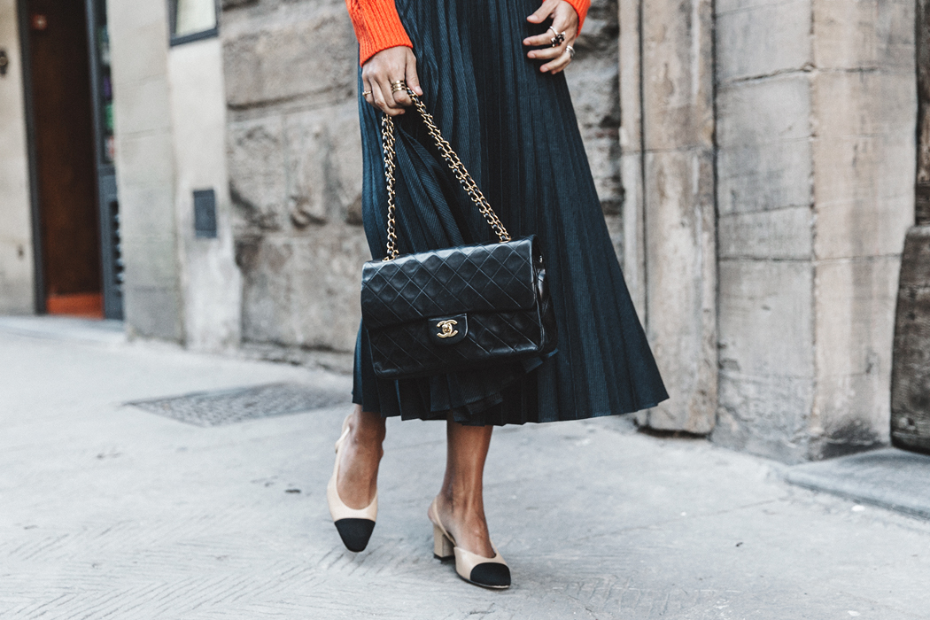 Orange_Sweater-Midi_Skirt-Slingback_Shoes_Chanel-Vintage_Bag-Florence-Outfit-Street_Style-36