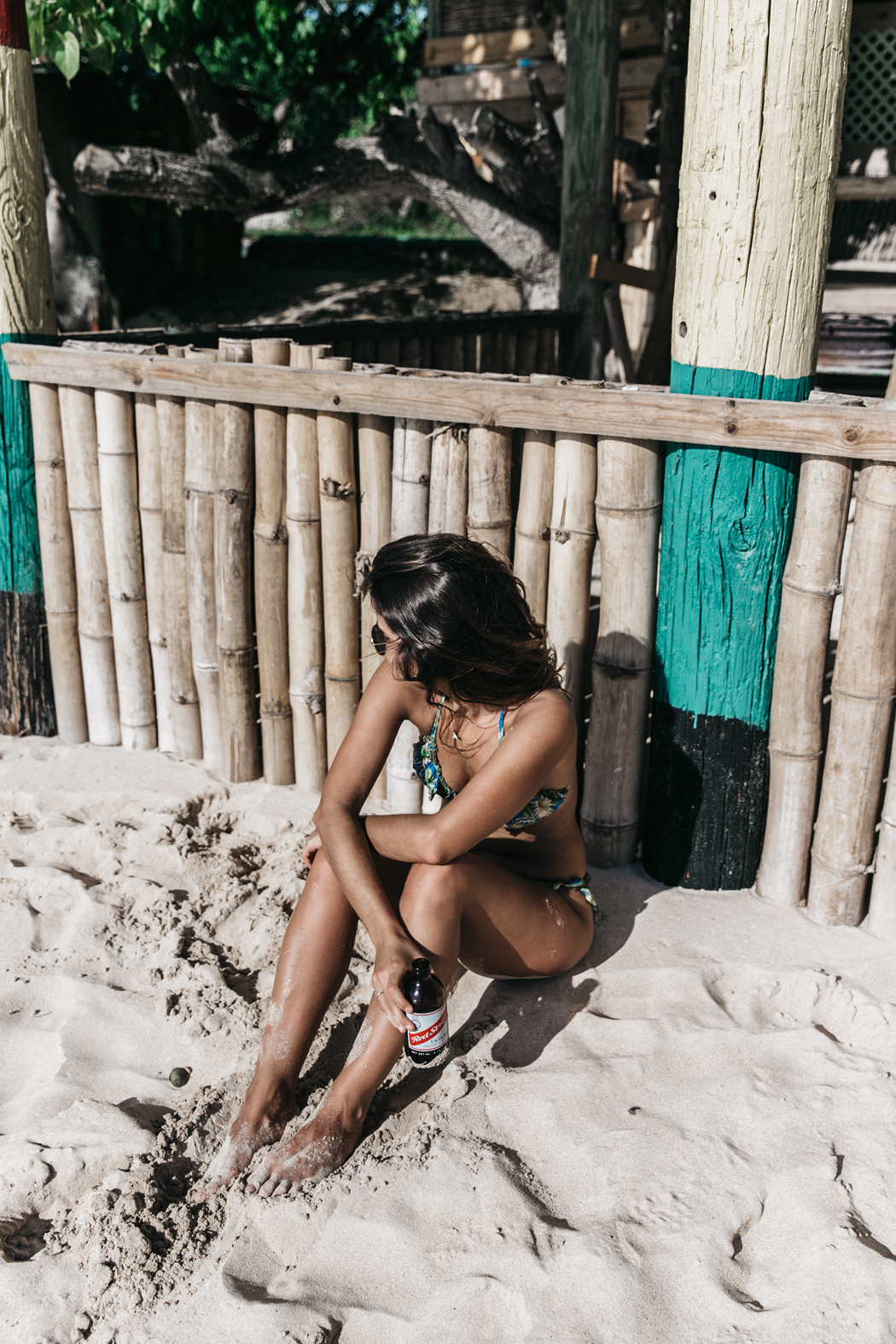 Belmont_Beach-Jamaica-Travels-Collage_On_The_Road-Como_Un_Pez_En_El_Agua-Bikini-Tropical_Print-Summer_Look-Beach-25