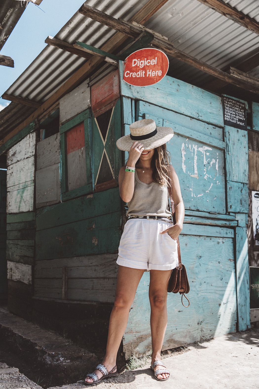 Jamaica-Collage_On_The_Road-Straw_Hat-Golden_Top-White_Shorts-Maje_Sandals-Fruits_Stands-Outfit-Summer_Look-Street_Style-18