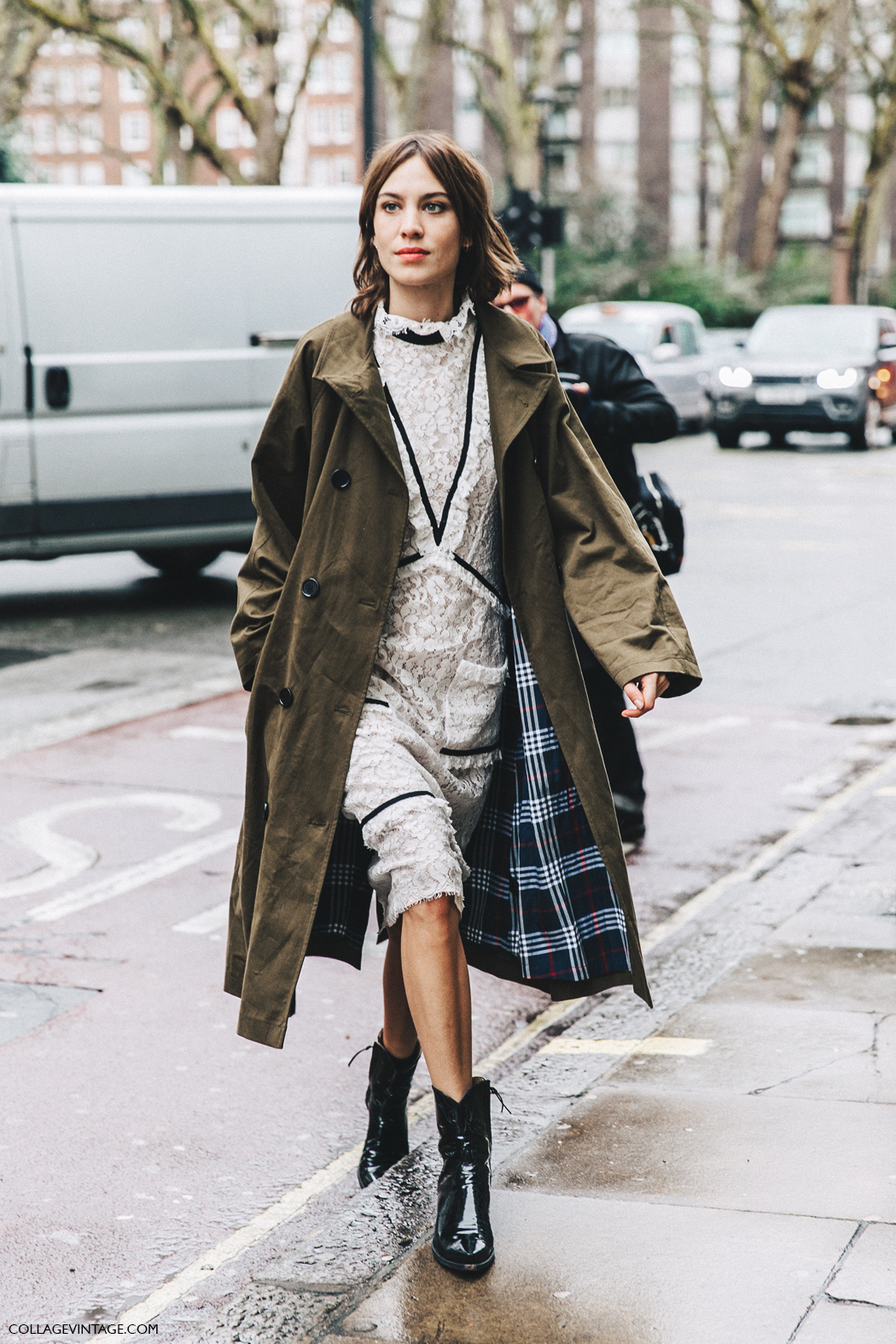 LFW-London_Fashion_Week_Fall_16-Street_Style-Collage_Vintage-Alexa_Chung-Trench_Coat-Cowboy_Boots-Erdem-Lace_Dress-4
