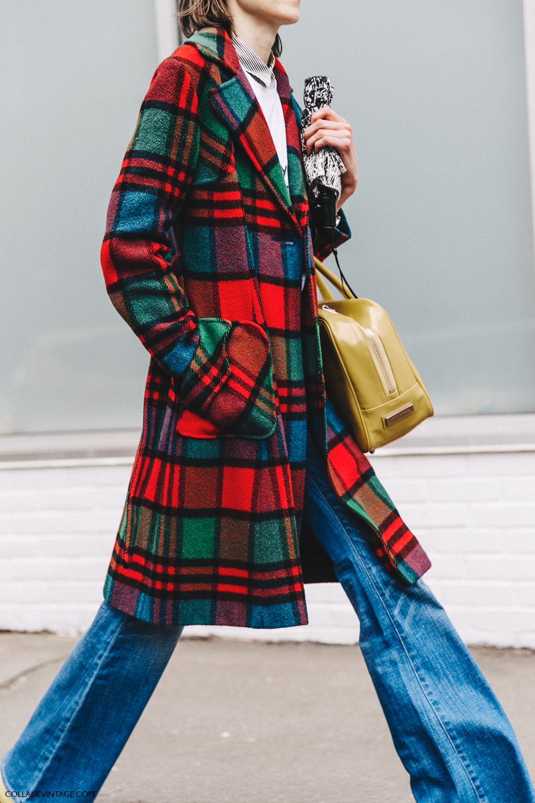 NYFW-New_York_Fashion_Week-Fall_Winter-17-Street_Style-Checked_Coat-Jeans-Yellow_bag-Yellow_Loafers-2