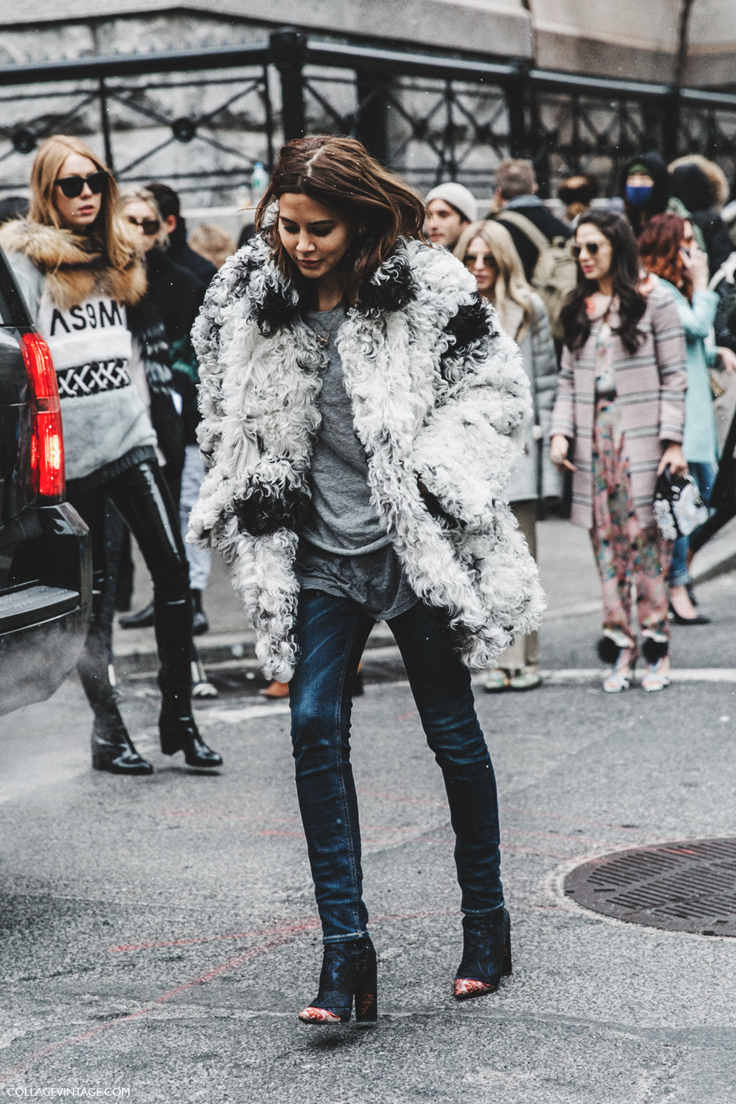 NYFW-New_York_Fashion_Week-Fall_Winter-17-Street_Style-Christine_Centenera-Fur_Coat-2