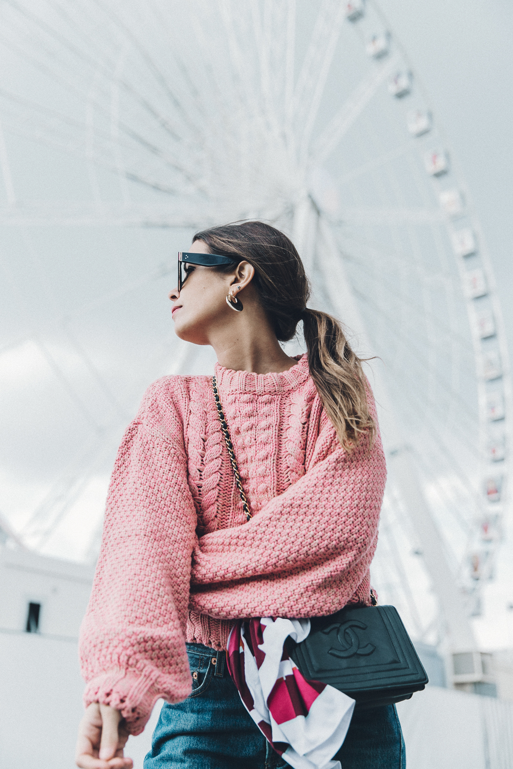 Pink_Sweater-Vintage_Coat-Sandro_Sneakers-Outfit-Street_Style-27