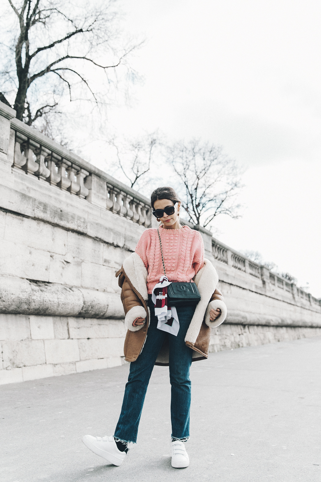 Pink_Sweater-Vintage_Coat-Sandro_Sneakers-Outfit-Street_Style-5